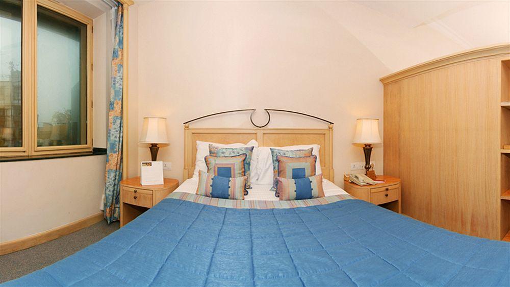 The Orchid Hotel Mumbai Vile Parle Екстериор снимка A bedroom at the hotel