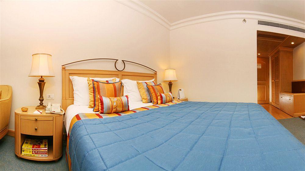 The Orchid Hotel Mumbai Vile Parle Екстериор снимка A bedroom at the hotel