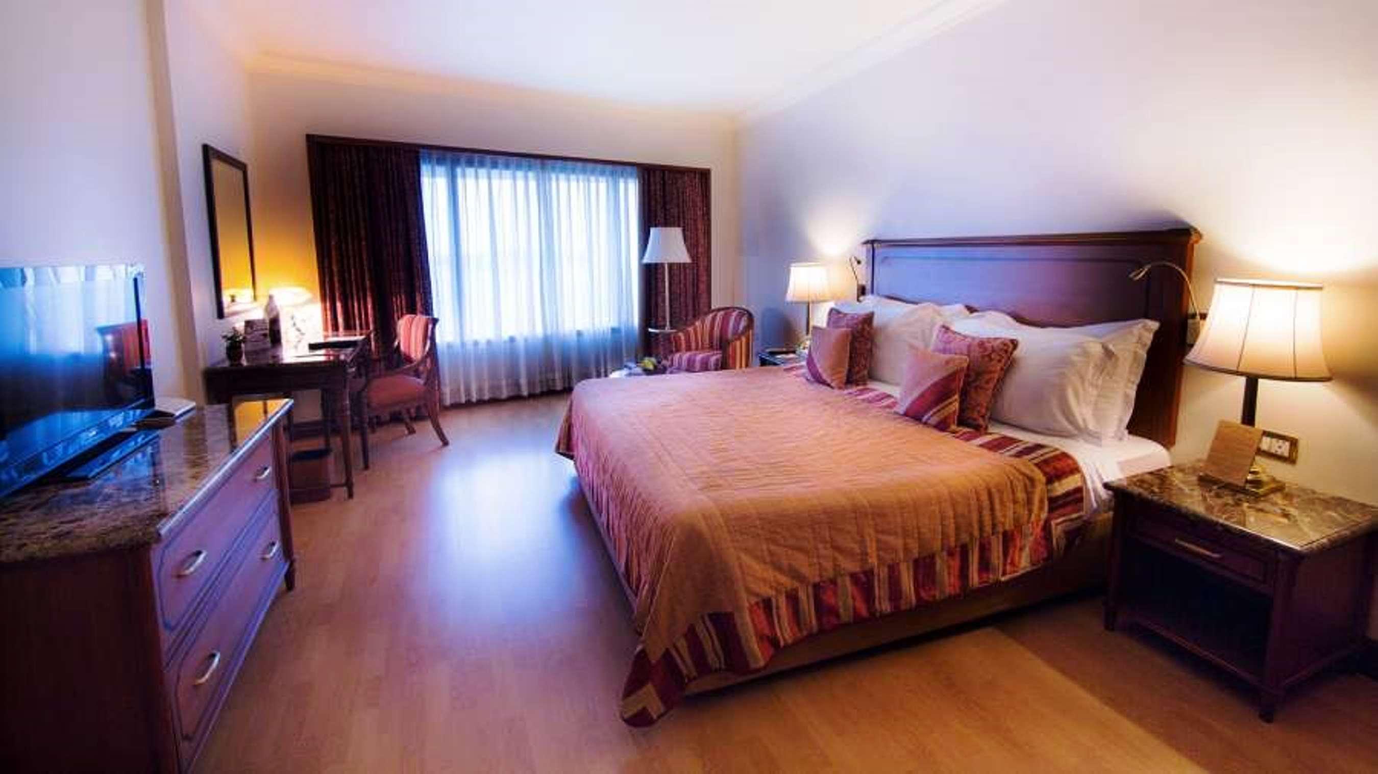 The Orchid Hotel Mumbai Vile Parle Екстериор снимка A room at the hotel