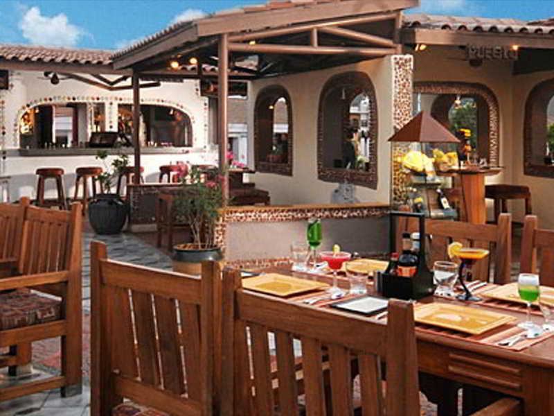 The Orchid Hotel Mumbai Vile Parle Ресторант снимка A restaurant in the resort