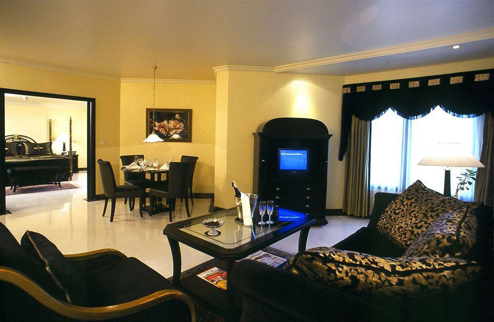 The Orchid Hotel Mumbai Vile Parle Екстериор снимка A suite at the Taj Mahal Palace, Mumbai