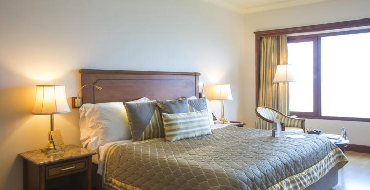 The Orchid Hotel Mumbai Vile Parle Екстериор снимка A bedroom at the hotel