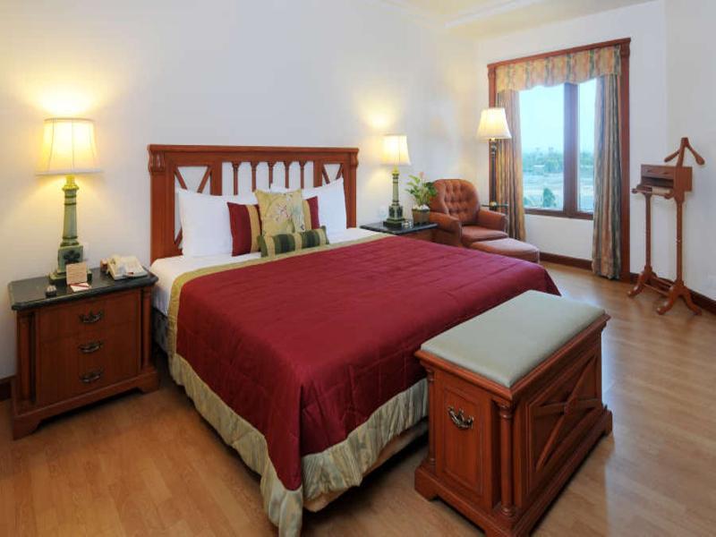 The Orchid Hotel Mumbai Vile Parle Екстериор снимка A bedroom at the hotel