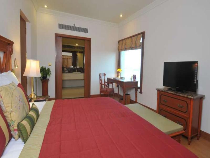 The Orchid Hotel Mumbai Vile Parle Екстериор снимка A room at the hotel