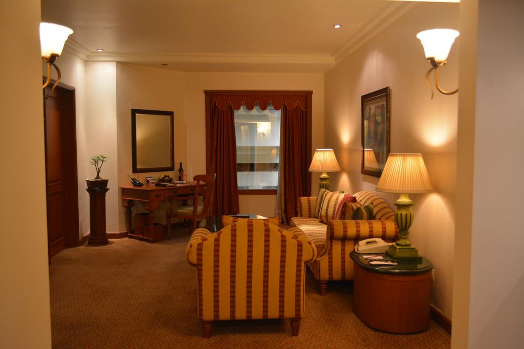 The Orchid Hotel Mumbai Vile Parle Екстериор снимка A suite at the Taj Mahal Palace