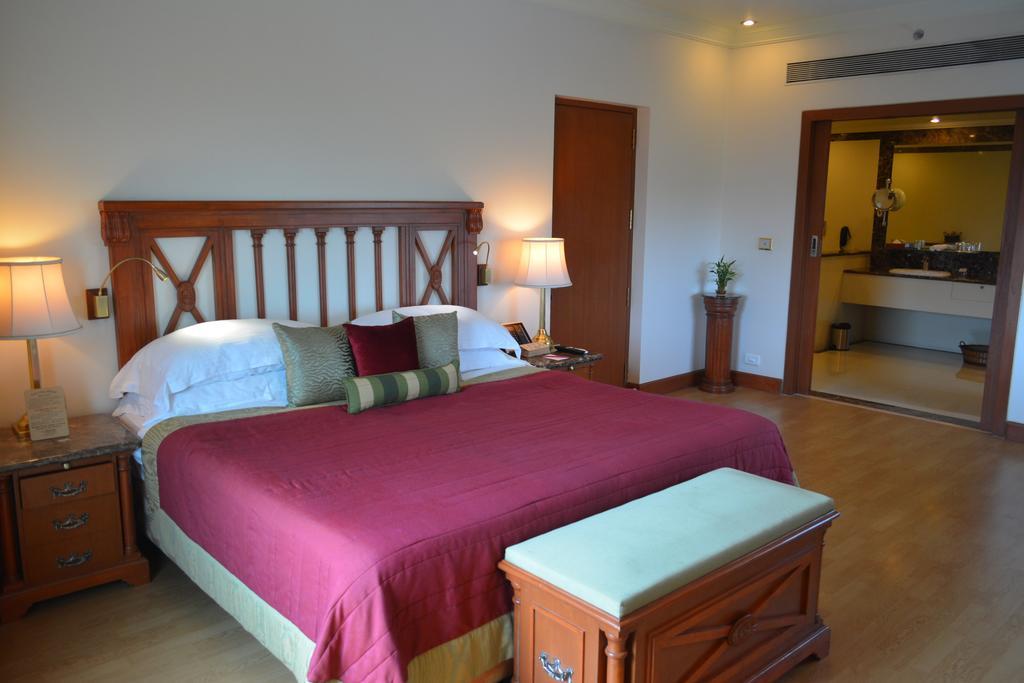 The Orchid Hotel Mumbai Vile Parle Екстериор снимка A bedroom at the Taj Bengal