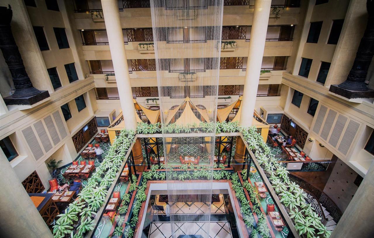 The Orchid Hotel Mumbai Vile Parle Екстериор снимка The interior of the hotel