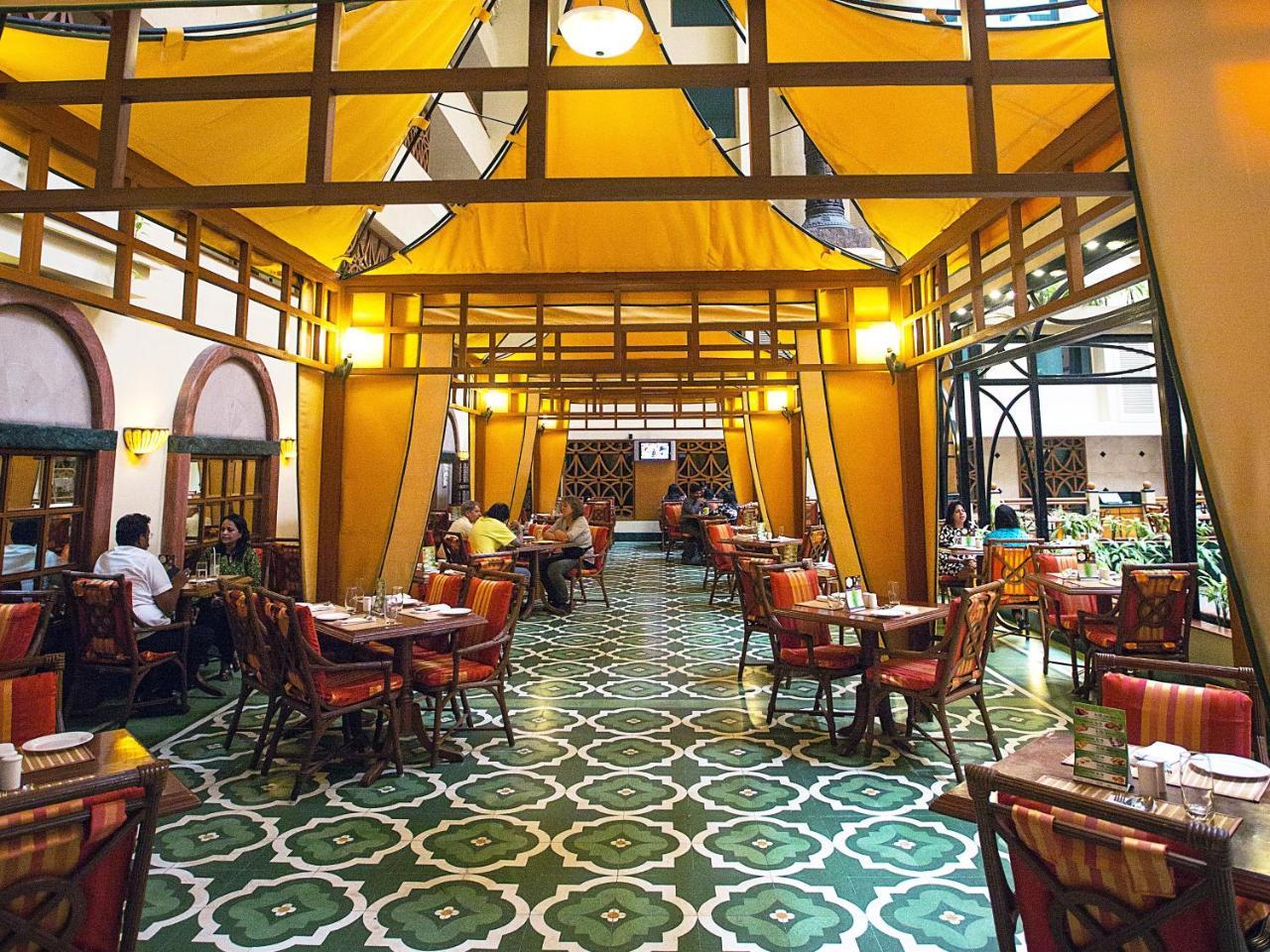The Orchid Hotel Mumbai Vile Parle Екстериор снимка Interior of the restaurant