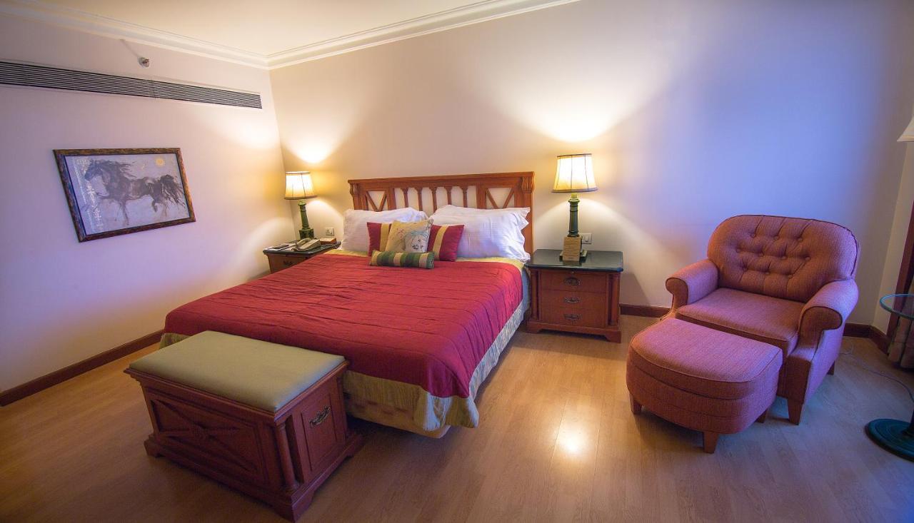 The Orchid Hotel Mumbai Vile Parle Екстериор снимка A bedroom at the Taj Bengal
