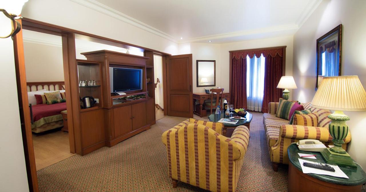 The Orchid Hotel Mumbai Vile Parle Екстериор снимка A suite at the Taj Mahal Palace, Mumbai