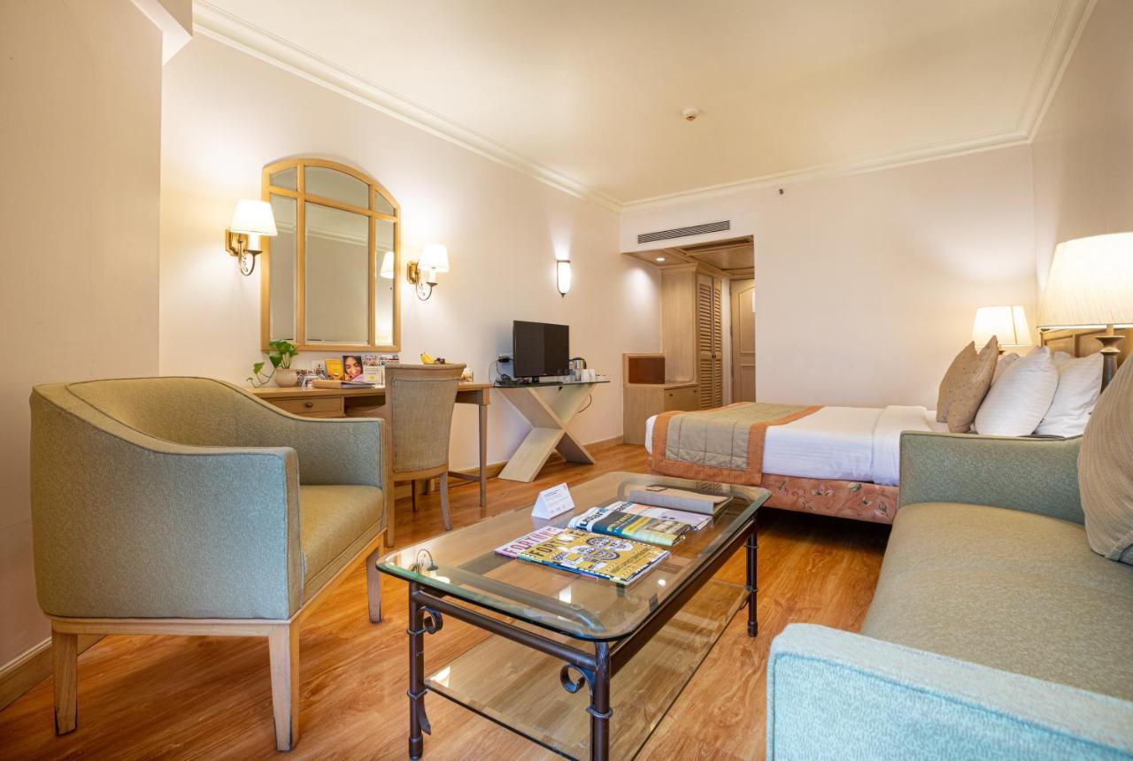 The Orchid Hotel Mumbai Vile Parle Екстериор снимка A room at the hotel
