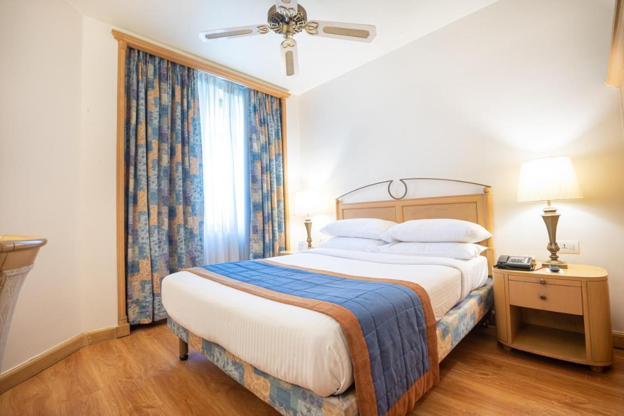 The Orchid Hotel Mumbai Vile Parle Екстериор снимка A bedroom at the hotel