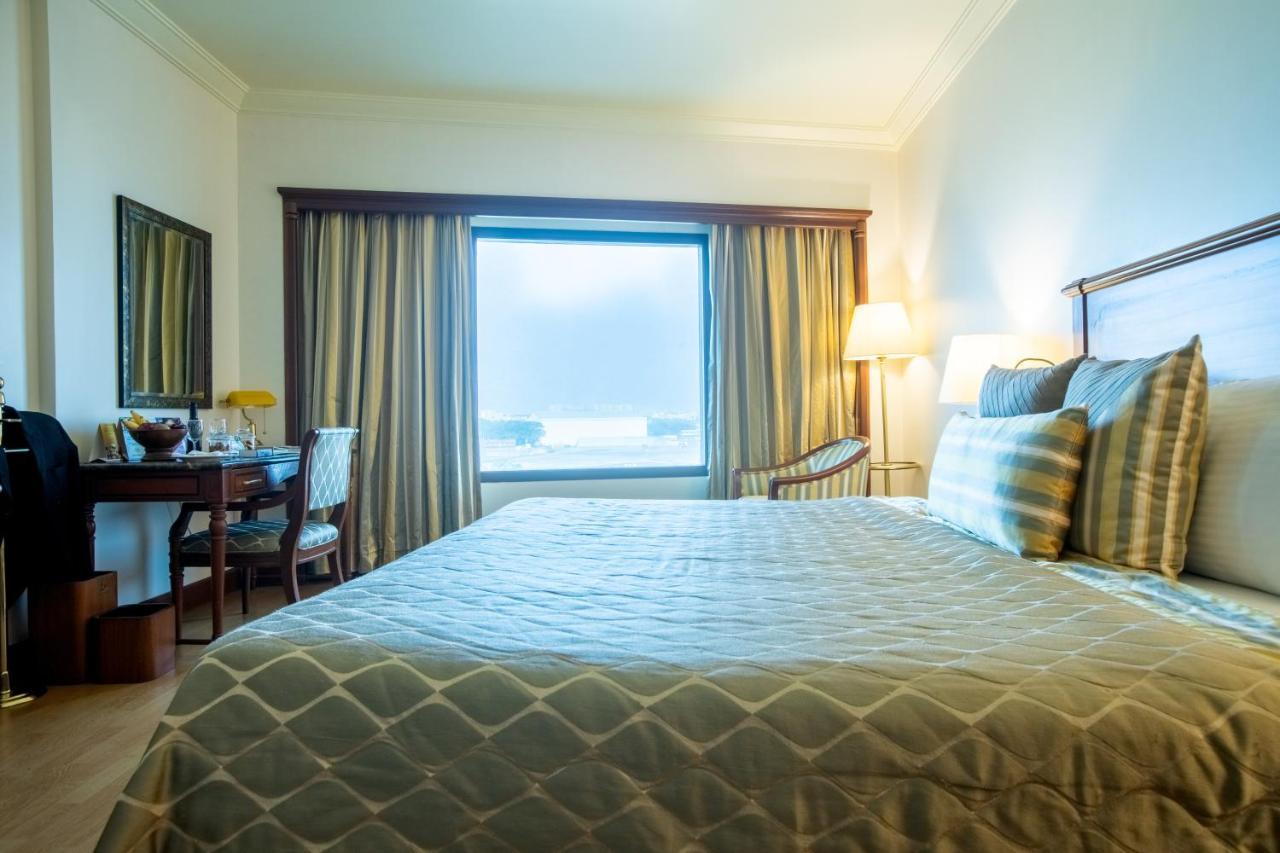 The Orchid Hotel Mumbai Vile Parle Екстериор снимка A room at the Taj Bengal