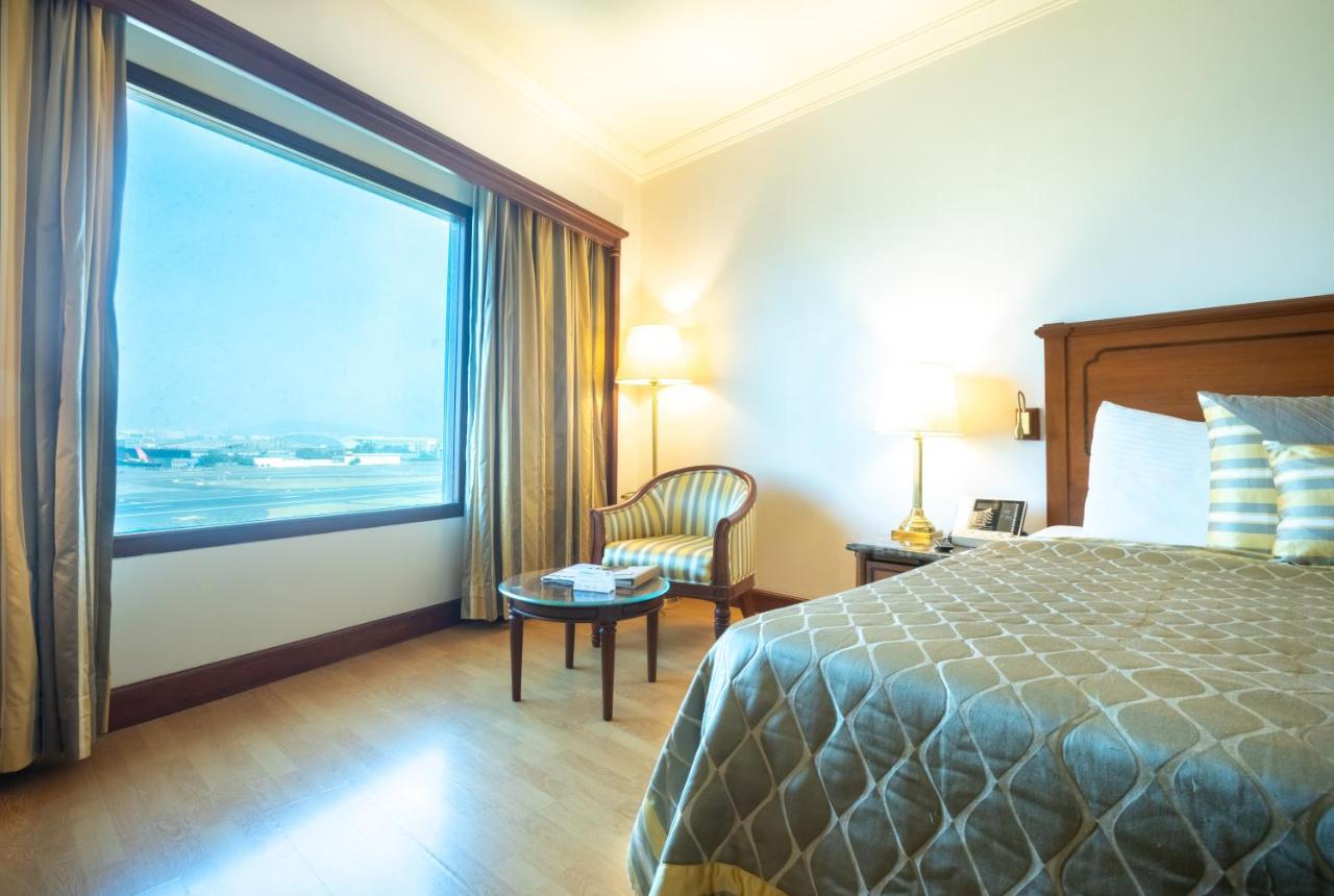 The Orchid Hotel Mumbai Vile Parle Екстериор снимка A room at the hotel