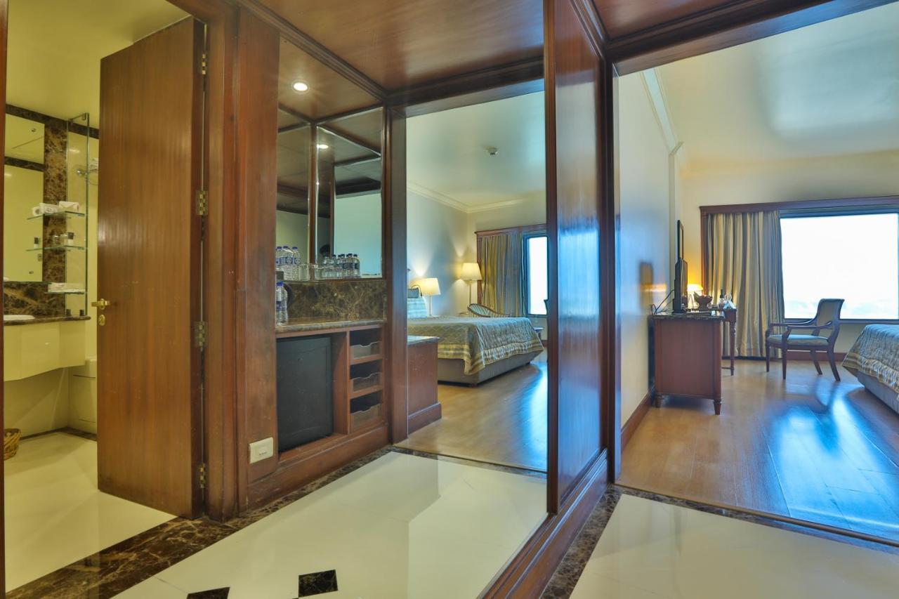 The Orchid Hotel Mumbai Vile Parle Екстериор снимка A suite at the Taj Bengal