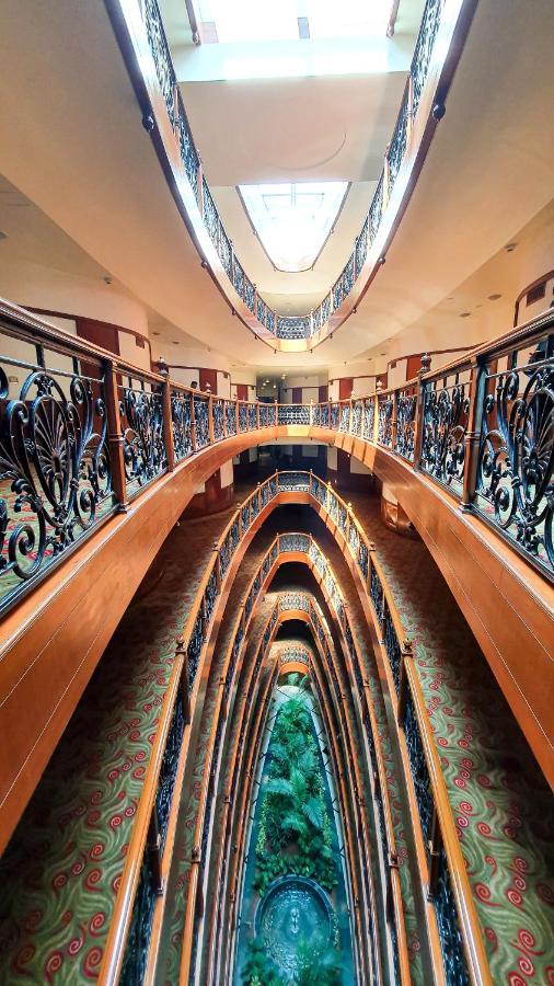 The Orchid Hotel Mumbai Vile Parle Екстериор снимка The spiral staircase