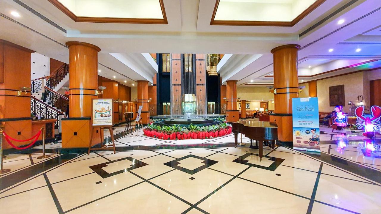 The Orchid Hotel Mumbai Vile Parle Екстериор снимка The lobby of the hotel