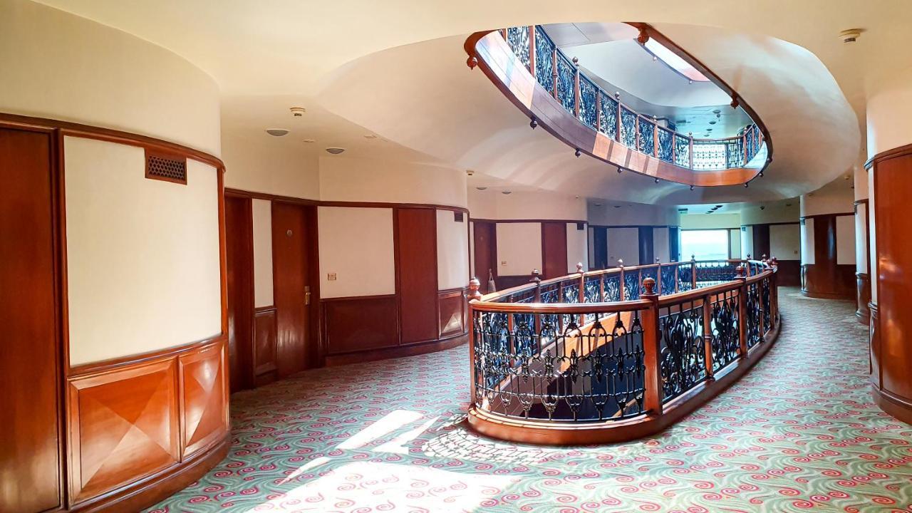 The Orchid Hotel Mumbai Vile Parle Екстериор снимка Interior of the hotel
